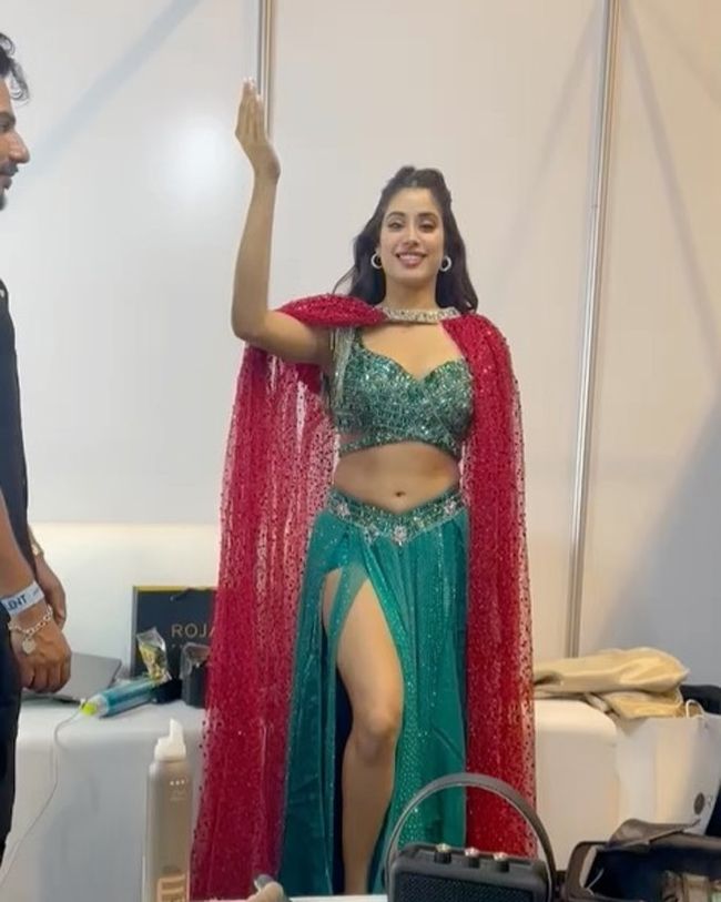 Glamorous Pictures Of Janhvi Kapoor On Stage